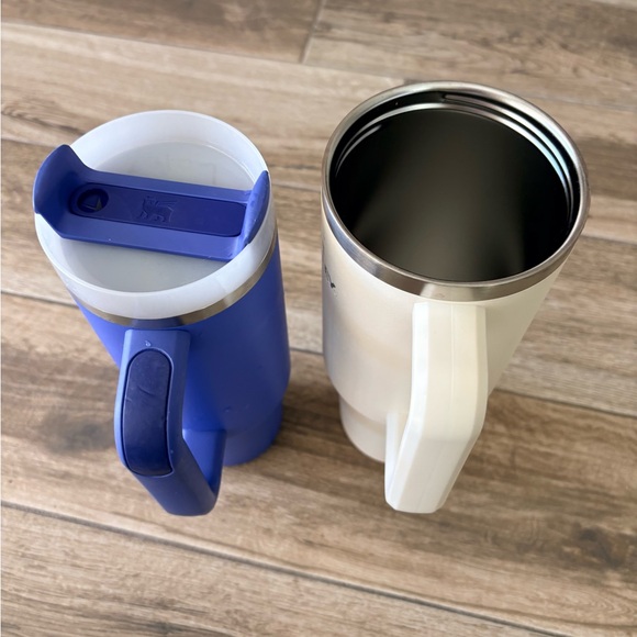 Stanley Iris Blue Water Bottle 30oz & Stanley Cream 40oz bundle of 2 - Picture 6 of 12